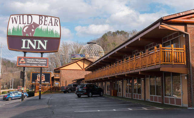 Dining & Breakfast Restaurants in Pigeon Forge Tennessee | Wild Bear